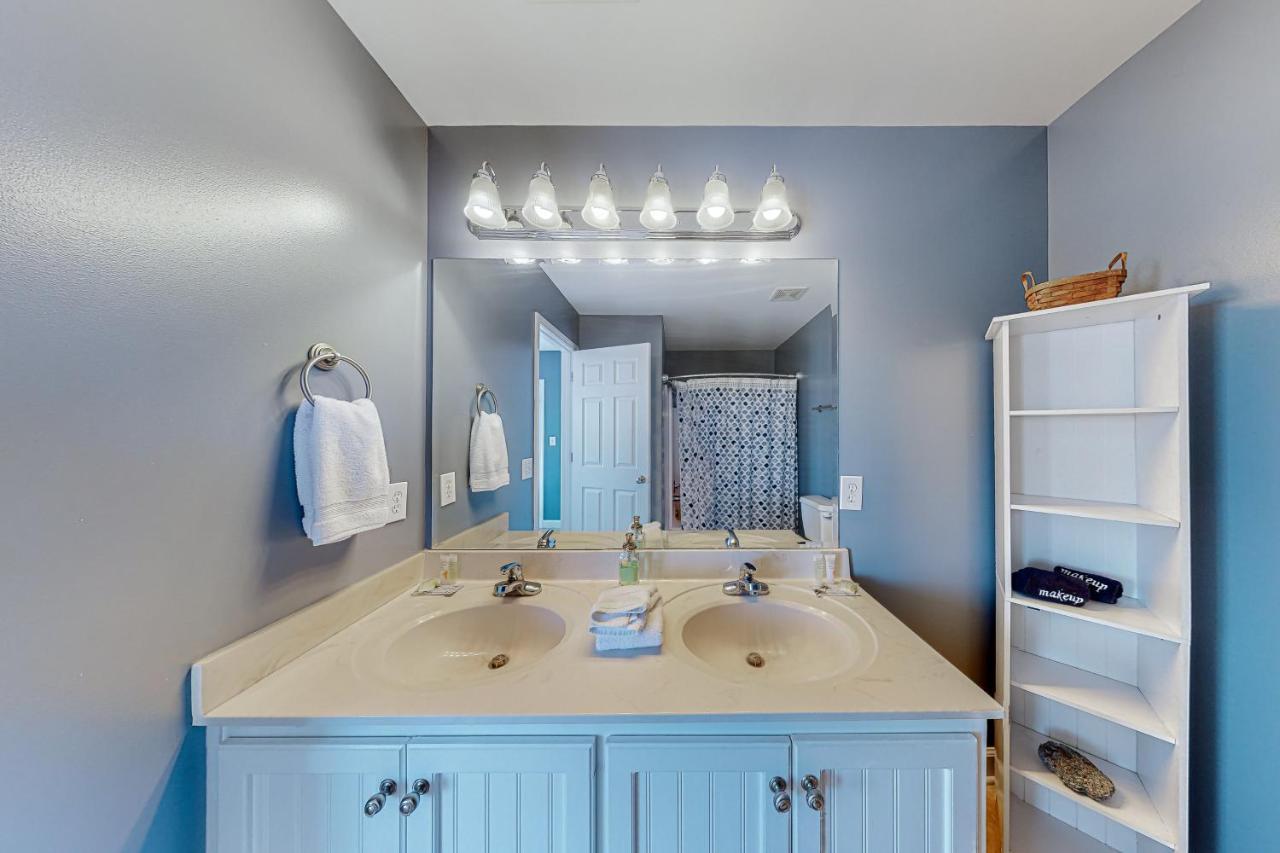 Sun Sprinkles Villa Kure Beach Exterior photo